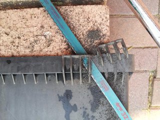 Cut off the broken bracket