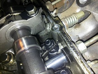 Crack below 2nd camshaft holder on inlet side