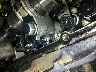 Crack below 2nd camshaft holder on exhaust side