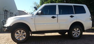 ECOPajero2.jpg (168.86 KiB) Viewed 3972 times Side view Onca Rock Sliders
