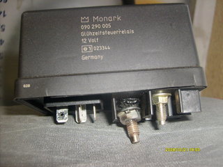 S6305568 pajero glow control unit.JPG