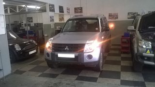 Pajero Testing Lights.jpg