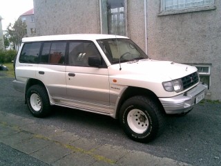 wheels_and_tires_under_pajero_small.jpg (125.77 KiB) Viewed 3328 times Pajero in driveway