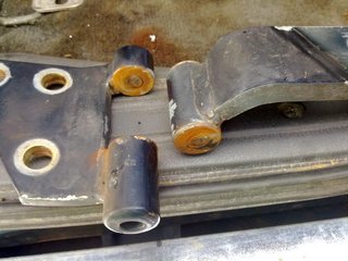 Bottom Hinge Bolt Broken.jpg