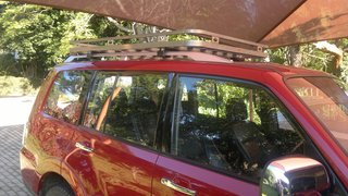 Roofrack is on.