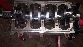 Crank &amp; thrust washers fitted to upper block (engine is upside down)